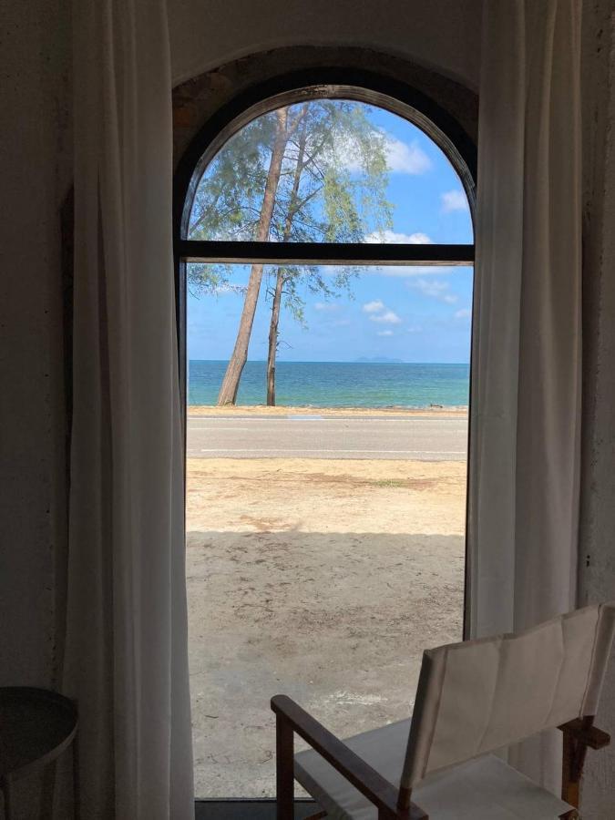 Tamu Beradu Seaview Private 3 Bedroom No Pool 6 Pax Max Dungun