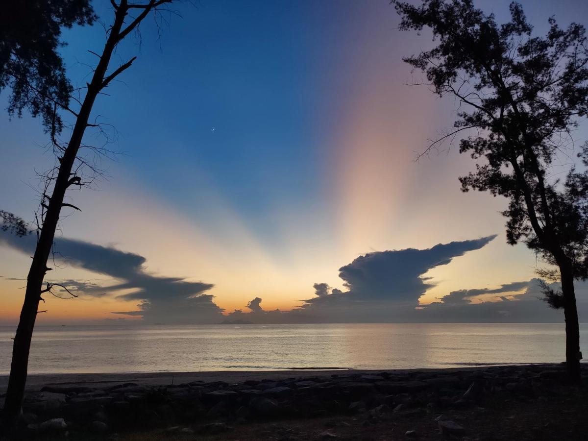 Tamu Beradu Seaview Private 3 Bedroom No Pool 6 Pax Max Dungun